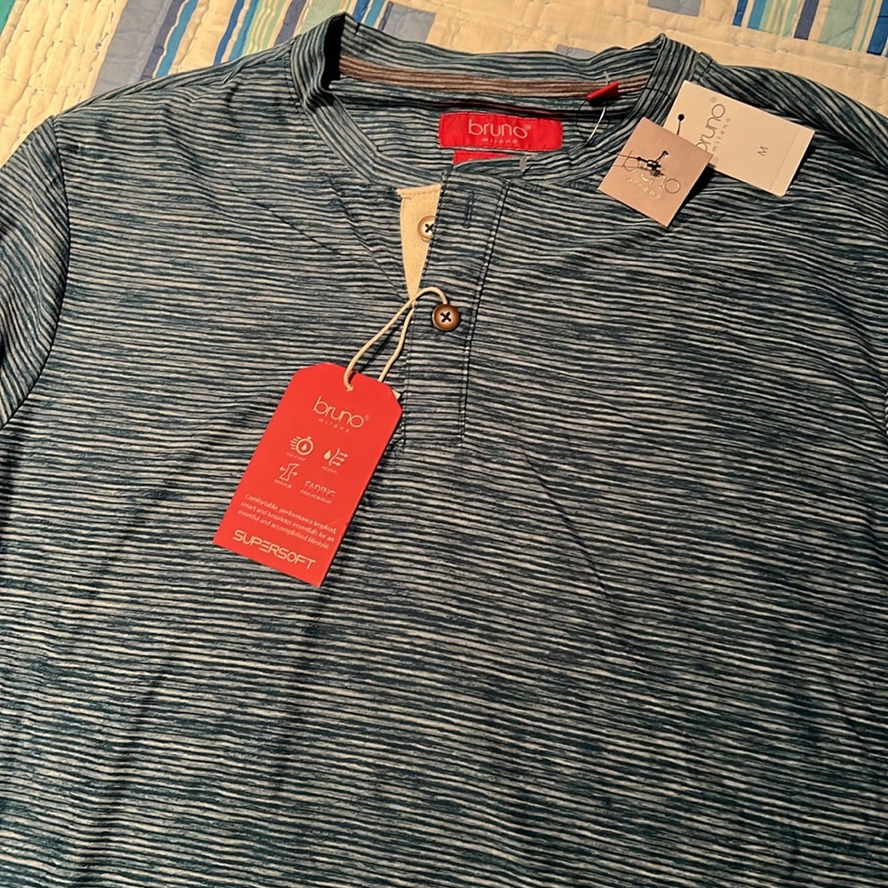 NWT Men’s super soft gorgeous shades of blue long sleeve shirt with buttons